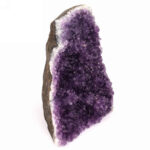 Amethyst Stufe mit Standfläche in schöner Farbe Edelsteine Heilsteine bei Wunderstein24