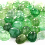 Fluorit Trommelsteine grün handpoliert Ø 25 – 30 mm Edelsteine Heilsteine bei Wunderstein24