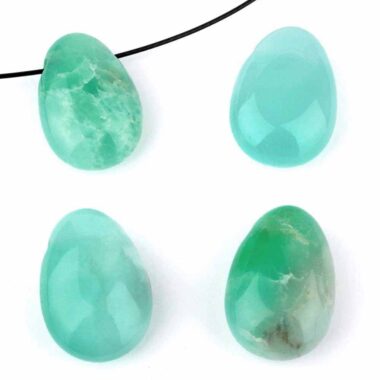 Chrysopras Cabochon Anhänger seitlich gebohrt mit schwarzem Satinband Edelsteine Heilsteine bei Wunderstein24