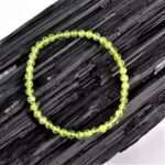 Olivin | Peridot facettiert Edelstein Armband flexibel und dehnbar Edelsteine Heilsteine bei Wunderstein24