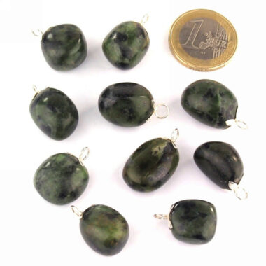 Jade | Serpentin dunkelgrün Anhänger mit 925 Sterling-Silber Öse und schwarzem Satinband Edelsteine Heilsteine bei Wunderstein24