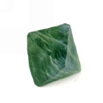 Fluorit – großer natürlicher Oktaeder grün in bester Qualität und Farbe Edelsteine Heilsteine bei Wunderstein24