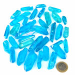 Aqua Aura Bergkristall – Spitzen türkis Länge je ca. 30 – 60 mm Edelsteine Heilsteine bei Wunderstein24