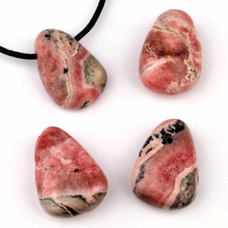 Rhodochrosit Cabochon Anhänger seitlich gebohrt mit schwarzem Satinband Edelsteine Heilsteine bei Wunderstein24