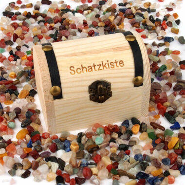 Schatzkiste | Piraten – Schatztruhe mit 200 g Edelsteinmischung Ø ca. 5 – 10 mm Edelsteine Heilsteine bei Wunderstein24