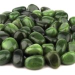 Nephrit | Jade Trommelsteine handpoliert Ø ca. 20 – 30 mm Edelsteine Heilsteine bei Wunderstein24