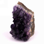 Amethyst Stufe mit Standfläche aus Uruguay in bester Farbe Edelsteine Heilsteine bei Wunderstein24