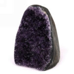 Amethyst Stufe mit poliertem Rand und Standfläche in Top Farbe und Qualität Edelsteine Heilsteine bei Wunderstein24