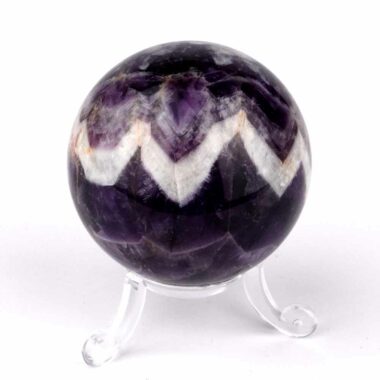 Amethyst Chevron Kugel aus Brasilien Ø 55 mm in sehr guter Farbe Edelsteine Heilsteine bei Wunderstein24