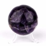 Amethyst Chevron Kugel aus Brasilien Ø 55 mm in sehr guter Farbe Edelsteine Heilsteine bei Wunderstein24