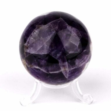 Amethyst Chevron Kugel aus Brasilien Ø 55 mm in sehr guter Farbe Edelsteine Heilsteine bei Wunderstein24