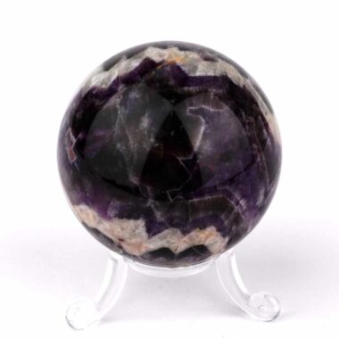 Amethyst Chevron Kugel aus Brasilien Ø 58 mm in sehr guter Farbe Edelsteine Heilsteine bei Wunderstein24