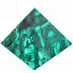 große Malachit Pyramide aus der Demokratischen Republik Kongo in bester Qualität Edelsteine Heilsteine bei Wunderstein24