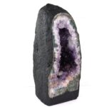 XXL Amethyst Druse AA – Qualität Höhe 375 mm / 11460 g Geode Stufe Standfläche Edelsteine Heilsteine bei Wunderstein24