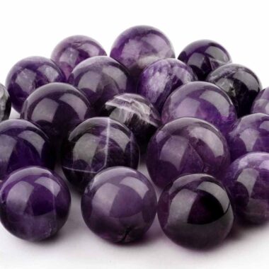 Amethyst Kugel Ø 29 – 30 mm aus Brasilien in sehr schöner Farbe Edelsteine Heilsteine bei Wunderstein24