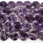 Amethyst Chevron Handschmeichler | Massagestein Ø 42 – 50 mm Edelsteine Heilsteine bei Wunderstein24