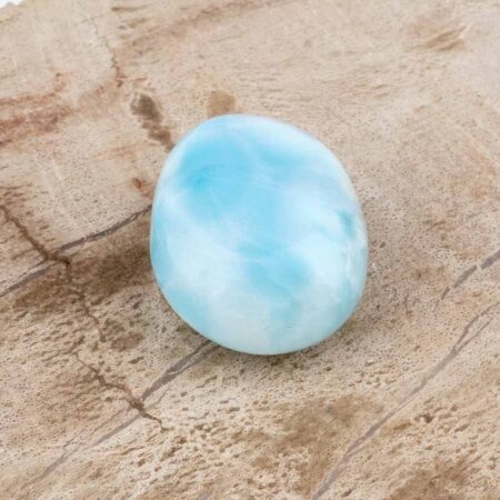 Larimar Handschmeichler | Trommelstein in bester Farbe und Qualität Edelsteine Heilsteine bei Wunderstein24