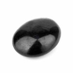 Turmalin | Schörl Handschmeichler | Massagesteinstein schwarz Ø 61 mm Edelsteine Heilsteine bei Wunderstein24