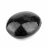 Turmalin | Schörl Handschmeichler | Massagesteinstein schwarz Ø 53 mm Edelsteine Heilsteine bei Wunderstein24