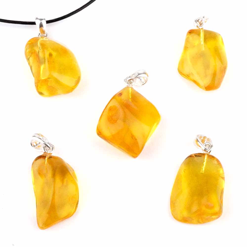 Bernstein Anhänger mit 925 Sterling-Silber Öse in bester Qualität Edelsteine Heilsteine bei Wunderstein24 Bernstein Anhänger mit 925 Sterling-Silber Öse in bester Qualität Edelsteine Heilsteine bei Wunderstein24