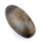 großer Shiva Lingam Heilstein Länge 194 mm vom Fluß Narmada in Indien Energiestein Edelsteine Heilsteine bei Wunderstein24