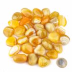 Achat | Streifenachat gelb Trommelsteine Ø 25 – 35 mm Edelsteine Heilsteine bei Wunderstein24