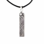 Meteorit Aletai Anhänger mit 925 Sterling-Silber Öse und schwarzem Satinband Edelsteine Heilsteine bei Wunderstein24 Meteorit Aletai Anhänger mit 925 Sterling-Silber Öse und schwarzem Satinband Edelsteine Heilsteine bei Wunderstein24