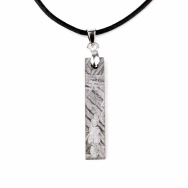 Meteorit Aletai Anhänger mit 925 Sterling-Silber Öse und schwarzem Satinband Edelsteine Heilsteine bei Wunderstein24 Meteorit Aletai Anhänger mit 925 Sterling-Silber Öse und schwarzem Satinband Edelsteine Heilsteine bei Wunderstein24