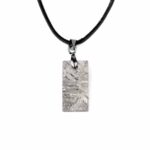 Meteorit Aletai Anhänger mit 925 Sterling-Silber Öse und schwarzem Satinband Edelsteine Heilsteine bei Wunderstein24