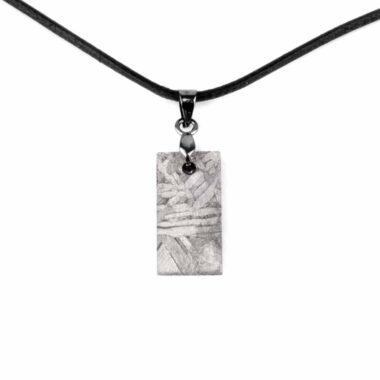 Meteorit Aletai Anhänger mit 925 Sterling-Silber Öse und schwarzem Satinband Edelsteine Heilsteine bei Wunderstein24 Meteorit Aletai Anhänger mit 925 Sterling-Silber Öse und schwarzem Satinband Edelsteine Heilsteine bei Wunderstein24