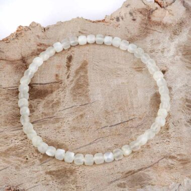 Mondstein weiß facettiertes Ø 4,2 mm Perlen Armband flexibel und dehnbar Edelsteine Heilsteine bei Wunderstein24 Mondstein weiß facettiertes Ø 4,2 mm Perlen Armband flexibel und dehnbar Edelsteine Heilsteine bei Wunderstein24