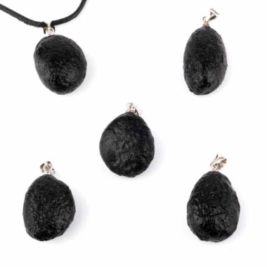 Tektit | Glasmeteorit Anhänger mit silberner Öse Edelsteine Heilsteine bei Wunderstein24 Tektit | Glasmeteorit Anhänger mit silberner Öse Edelsteine Heilsteine bei Wunderstein24