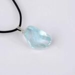 Topas blau Anhänger Natur mit silberner Öse aus Brasilien Edelsteine Heilsteine bei Wunderstein24