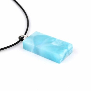 Larimar Cabochon Anhänger Länge 31 mm mit 925 Sterling-Silberöse in bester Qualität und Farbe Edelsteine Heilsteine bei Wunderstein24 Larimar Cabochon Anhänger Länge 31 mm mit 925 Sterling-Silberöse in bester Qualität und Farbe Edelsteine Heilsteine bei Wunderstein24