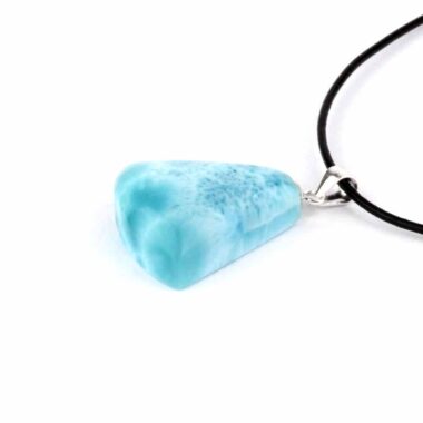 Larimar Cabochon Anhänger Länge 27 mm mit 925 Sterling-Silberöse in bester Qualität und Farbe Edelsteine Heilsteine bei Wunderstein24 Larimar Cabochon Anhänger Länge 27 mm mit 925 Sterling-Silberöse in bester Qualität und Farbe Edelsteine Heilsteine bei Wunderstein24