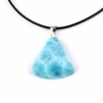 Larimar Cabochon Anhänger Länge 29 mm mit 925 Sterling-Silberöse in bester Qualität und Farbe Edelsteine Heilsteine bei Wunderstein24