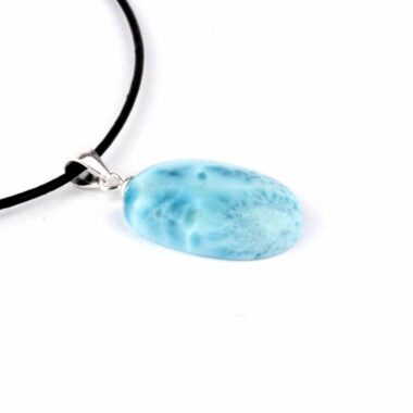 Larimar Cabochon Anhänger Länge 26 mm mit 925 Sterling-Silberöse in bester Qualität und Farbe Edelsteine Heilsteine bei Wunderstein24 Larimar Cabochon Anhänger Länge 26 mm mit 925 Sterling-Silberöse in bester Qualität und Farbe Edelsteine Heilsteine bei Wunderstein24