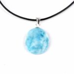 Larimar Cabochon Anhänger Länge 26 mm mit 925 Sterling-Silberöse in bester Qualität und Farbe Edelsteine Heilsteine bei Wunderstein24
