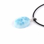 Larimar Cabochon Anhänger Länge 24 mm mit 925 Sterling-Silberöse in bester Qualität und Farbe Edelsteine Heilsteine bei Wunderstein24 Larimar Cabochon Anhänger Länge 24 mm mit 925 Sterling-Silberöse in bester Qualität und Farbe Edelsteine Heilsteine bei Wunderstein24
