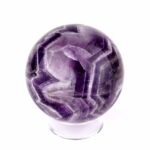 Amethyst Kugel Ø 56 mm aus Brasilien mit wunderschöner Maserung Edelsteine Heilsteine bei Wunderstein24