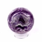 Amethyst Kugel Ø 57 mm aus Brasilien mit wunderschöner Maserung Edelsteine Heilsteine bei Wunderstein24