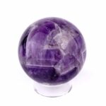 Amethyst Kugel Ø 56 mm aus Brasilien mit wunderschöner Maserung Edelsteine Heilsteine bei Wunderstein24