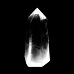 große Bergkristall Spitze Höhe 80 mm transparent und glasklar aus Brasilien Edelsteine Heilsteine bei Wunderstein24