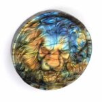 Labradorit Löwe große Gravur Einzelstück in einzigartiger Qualität und Farbe Edelsteine Heilsteine bei Wunderstein24