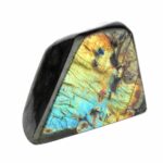 Labradorit Freiform Höhe 50 mm poliert in einzigartiger Qualität und Farbe Edelsteine Heilsteine bei Wunderstein24
