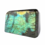 Labradorit Freiform Höhe 60 mm poliert in einzigartiger Qualität und Farbe Edelsteine Heilsteine bei Wunderstein24