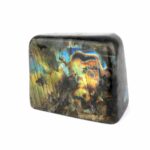 Labradorit Freiform Höhe 58 mm poliert in einzigartiger Qualität und Farbe Edelsteine Heilsteine bei Wunderstein24