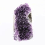 große Amethyst Stufe Höhe 122 mm mit Standfläche in sehr schöner Farbe Edelsteine Heilsteine bei Wunderstein24