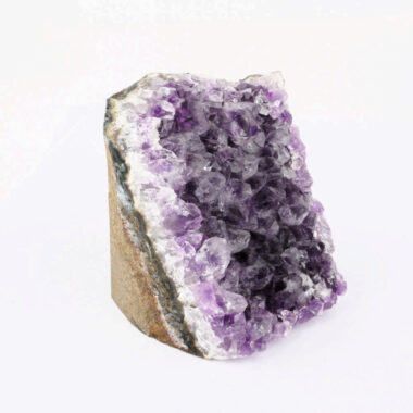 große Amethyst Stufe Höhe 110 mm mit Standfläche in sehr schöner Farbe Edelsteine Heilsteine bei Wunderstein24