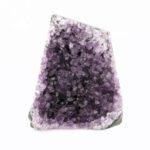 große Amethyst Stufe Höhe 110 mm mit Standfläche in sehr schöner Farbe Edelsteine Heilsteine bei Wunderstein24